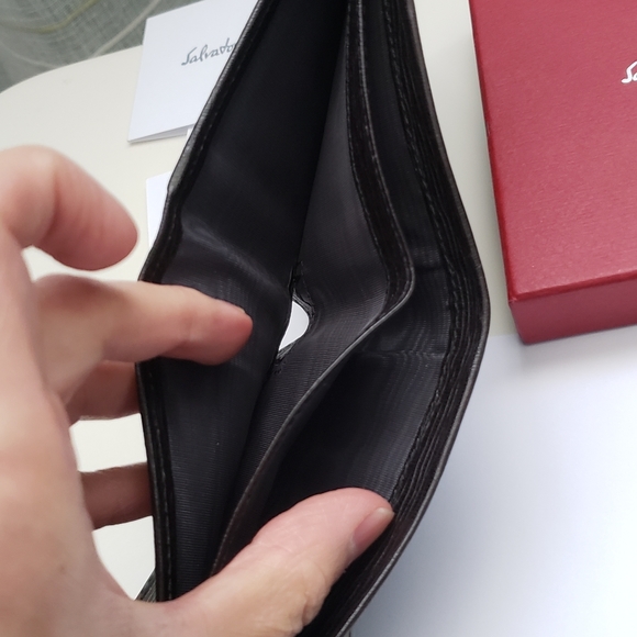 Authentic Salvatore Ferragamo Wallet - Picture 5 of 6